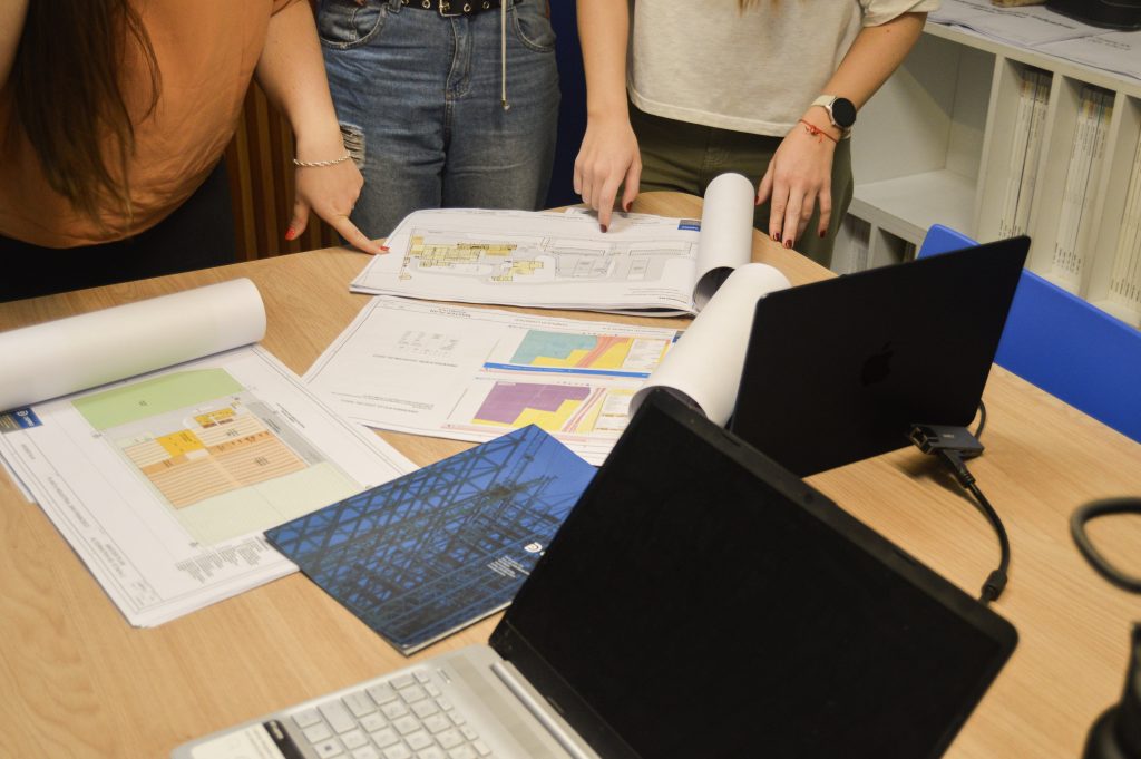 Proyecto Ejecutivo es un servicio integral que, a partir de un masterplan o planificación estratégica aprobada por el cliente, se centra en proporcionar toda la información clave y detallada necesaria para la implementación exitosa de una obra.